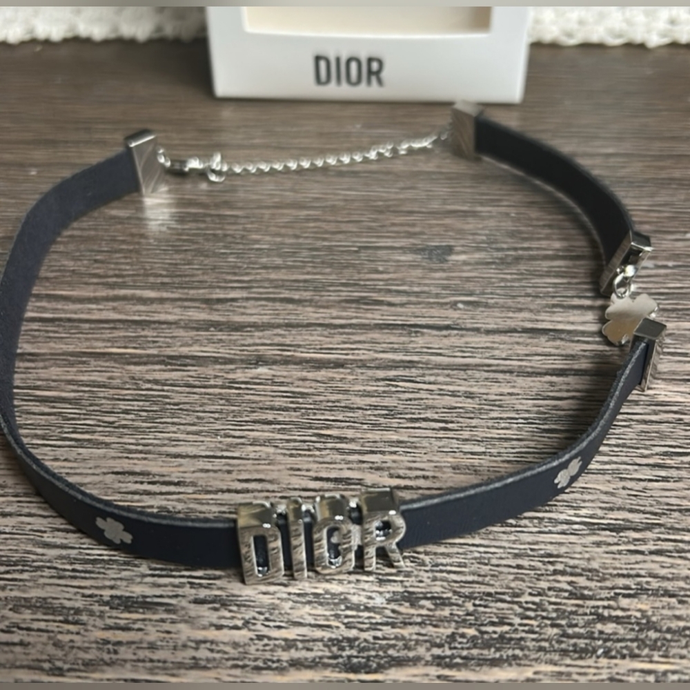 Dior NIB Le Trèfle Black Leather & Silver Choker Necklace - Picture 4 of 4